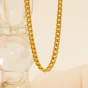 Polished 18K gold plated stainless steel Cuban link necklace for men and women