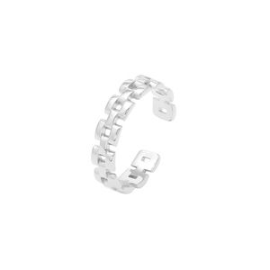 Macro detail of retro s925 silver chunky chain link adjustable open ring for women