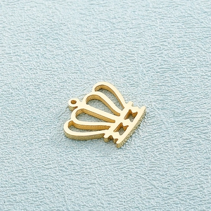 Golden crown pendant made of titanium steel with hollow design for DIY jewelry making