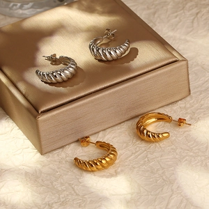 Orecchini A Cerchio Croissant Acciaio Inossidabile Placcato Oro 18K Torsione Geometrica Forma C Stile Retrò Moda Donna