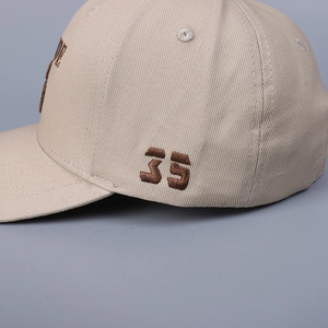 Casquette de baseball structurée beige avec broderie latérale brune en coton de haute qualité