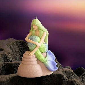Macro detail of 3D mermaid candle featuring intricate scales and soft gradient finish