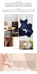 Vue détaillée de l'ensemble de pyjama en satin bleu marine avec haut et pantalon
