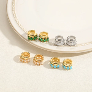 Chic oval emerald and zircon C-shaped ear cuffs with hammered gold and silver texture