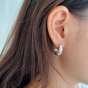 Minimalist 925 sterling silver C-shaped hoop earrings with vertical striped texture