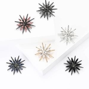 Sparkly Eight-Pointed Star Brooch Alloy Rhinestone Inlaid Fashion Dress Suit Corsage Jewelry Pin For Women Elegant