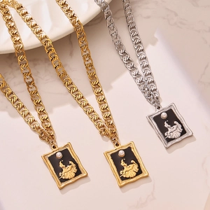 Double-layer chunky link chain necklace with embossed portrait pendant and pearl inlay