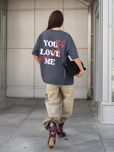 Oversized σκούρο γκρι βαμβακερό T-shirt με τύπωμα στην πλάτη και φαρδύ παντελόνι