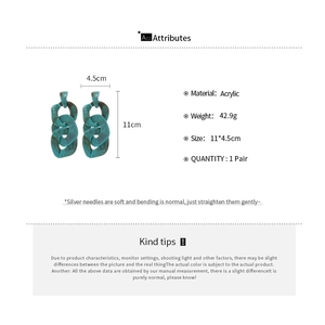 Detailed size chart for green acrylic tassel earrings with 11x4.5cm dimensions and 42.9g weight