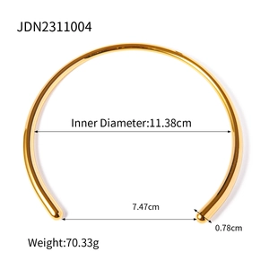 Collana girocollo a cuore placcata oro 18K con dimensioni dettagliate e specifiche di peso