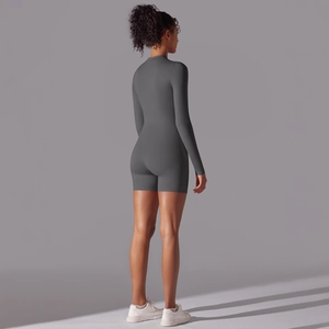 Vista laterale della tuta da yoga grigio scuro slim fit in tessuto sportivo elasticizzato
