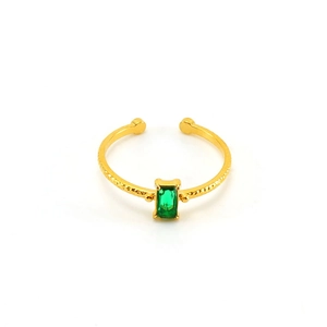 Detailansicht goldener offener Ring mit smaragdgrünem Zirkon und Perlenstruktur
