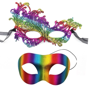 Regenboog maskeradeset met hol kantontwerp en een glad gestreept oogmasker voor party