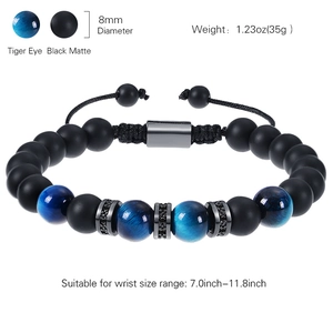 Bracelet pour homme en œil de tigre bleu et noir mat avec charme en zircon et taille