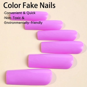 Faux ongles violets brillants extra longs de forme cercueil pour une manucure élégante