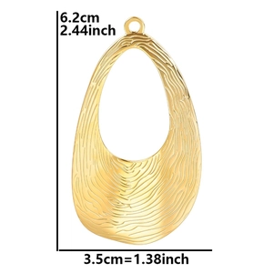 Detailed technical diagram showing 6.2cm height of oval gold plated steel pendant