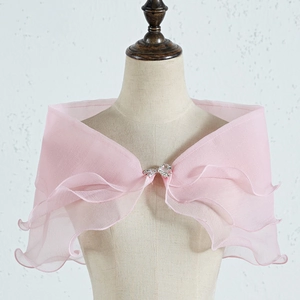 Chal de novia en tul rosa con un elegante lazo de diamantes de imitación brillantes