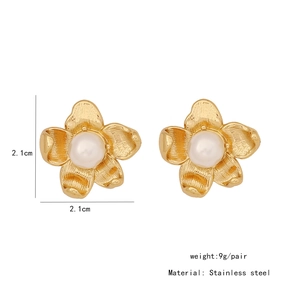 Detail view of shell-shaped stainless steel earrings with pearls and size dimensions