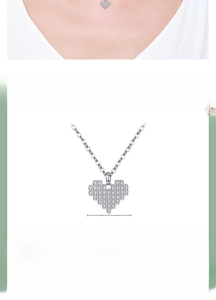 Détail du collier cœur en argent s925 avec pavé de zircones et mesures du pendentif 11mm