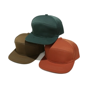 Gorras trucker de visera plana con paneles transpirables perforados para deporte exterior