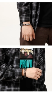 Details der Schlangenschuppen und Kopfverschluss an Retro-Silber Punk-Herrenarmband