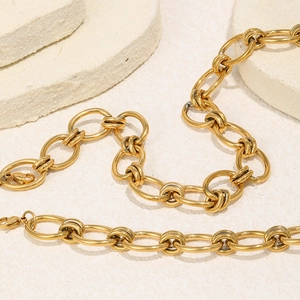 Minimalist 18K gold-plated chunky link chain necklace with secure lobster clasp closure