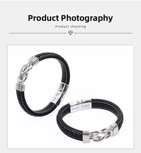 Détail du bracelet en cuir tressé noir avec gravure Love My Son et Forever Linked