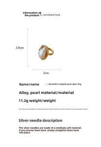 Détail de la bague en perle ovale irrégulière avec cadre doré et dimensions affichées