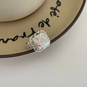 Minimalist 925 silver ring featuring a baroque square pearl on a hollow band