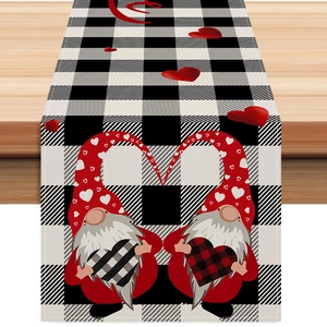 Valentine Day Gnome Table Runner Linen Polyester Heart Pattern Buffalo Plaid Dining Room Decoration Farmhouse Style