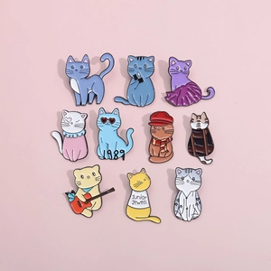 Set di 10 spille in smalto a forma di gatto ispirate alle ere musicali di Taylor Swift