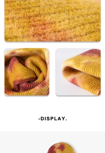 Dettaglio macro del berretto in maglia tie-dye che mostra la lana calda