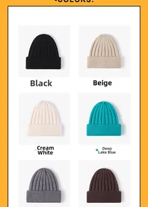 Rasteranzeige gerippter Strickmützen in verschiedenen Farben wie Schwarz, Beige und Grau
