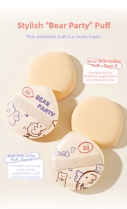 Gros plan sur des éponges à maquillage en forme de goutte et de coin avec ours dessinés