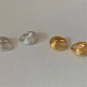 Minimalist 925 sterling silver hoop earrings with ripple texture in gold and silver