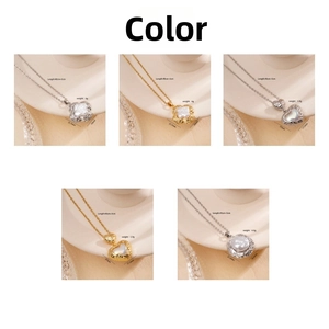 Detailed size and weight specs for clover and heart necklaces with pearl inlay