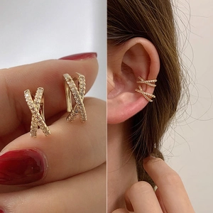 Pendientes de clip en forma de X dorados con circonitas para orejas sin perforar