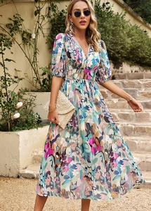 Robe à imprimé fleuri avec col en V profond, manches mi-longues et taille cintrée