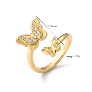 Detail view of 18K gold butterfly ring with dimensions 16.5mm and weight 2.9g