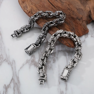 Vintage oxidized silver stainless steel men's chain bracelet with hammered square texture