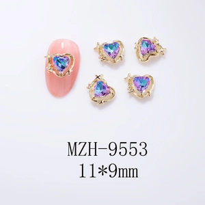 Détail de bijoux d'ongles en cœur avec gemmes bleues et cadre étoile dorée, 11x9mm