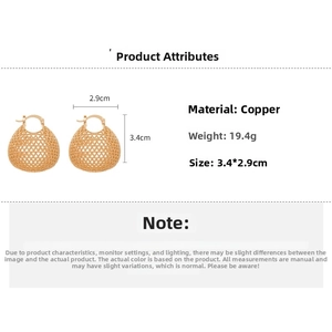 Detailed size and weight specs for gold woven mesh hollow spherical earrings