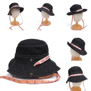 Damen Sonnenhut aus schwarzem Denim mit buntem Band und verstellbarem Kinnriemen
