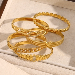5-piece 18K gold plated heart and chain bracelet set displayed on a jewelry box