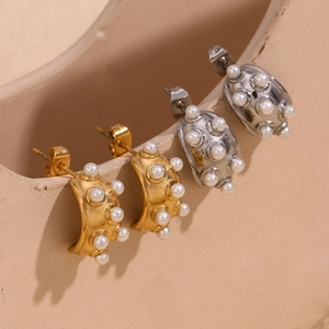 Boucles d'oreilles lune en acier inoxydable plaqué or 18K avec perles d'imitation