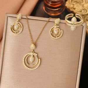 Parure de bijoux dorés avec collier en zircon goutte, boucles d'oreilles et bague ajustable
