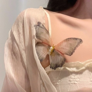 Elegant tulle butterfly hair clip with pink gradient wings and pearl accents for women