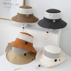Sombrero de pescador transpirable para niños con insignia de sonrisa y cordón ajustable en 5 colores