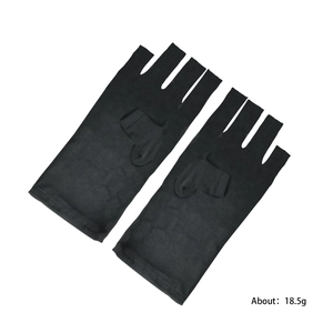 Detail der schwarzen fingerlosen UV-Schutzhandschuhe für Nagelkunst, Gewicht 18,5g