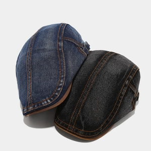 Retro-Schiebermützen aus verwaschenem Denim in Blau und Schwarz mit Kontrastnähten